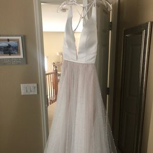 BRAND NEW gorgeous wedding dress!